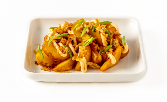 Заказать Картофельные дольки с жареным луком и соусом с доставкой на дом в Бийске, Империя суши